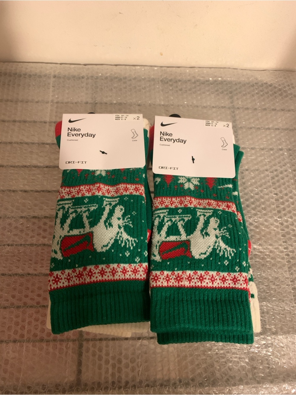 Lot Of 2 Nike Everyday Cushioned Winter Wonderland 2-Pack Crew Socks Size 6-8 M
